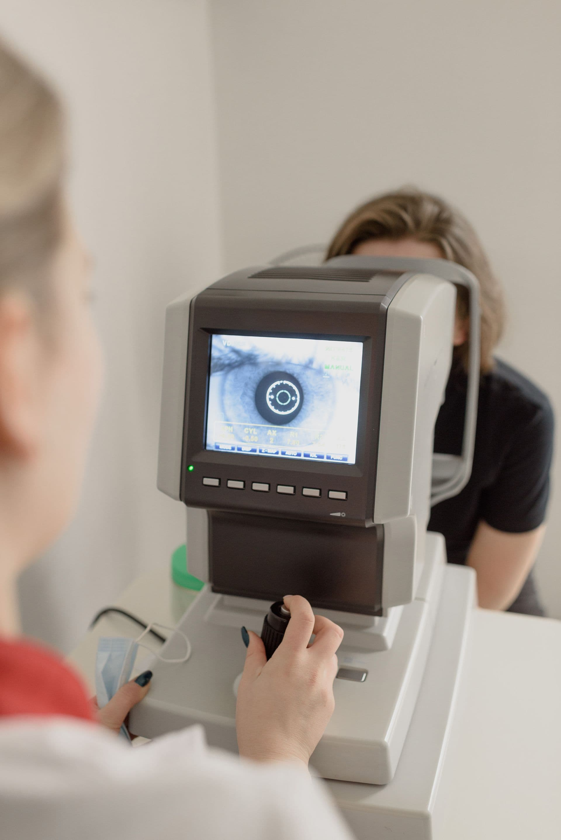 Más de 30 Años Adaptando Lentes Especializados